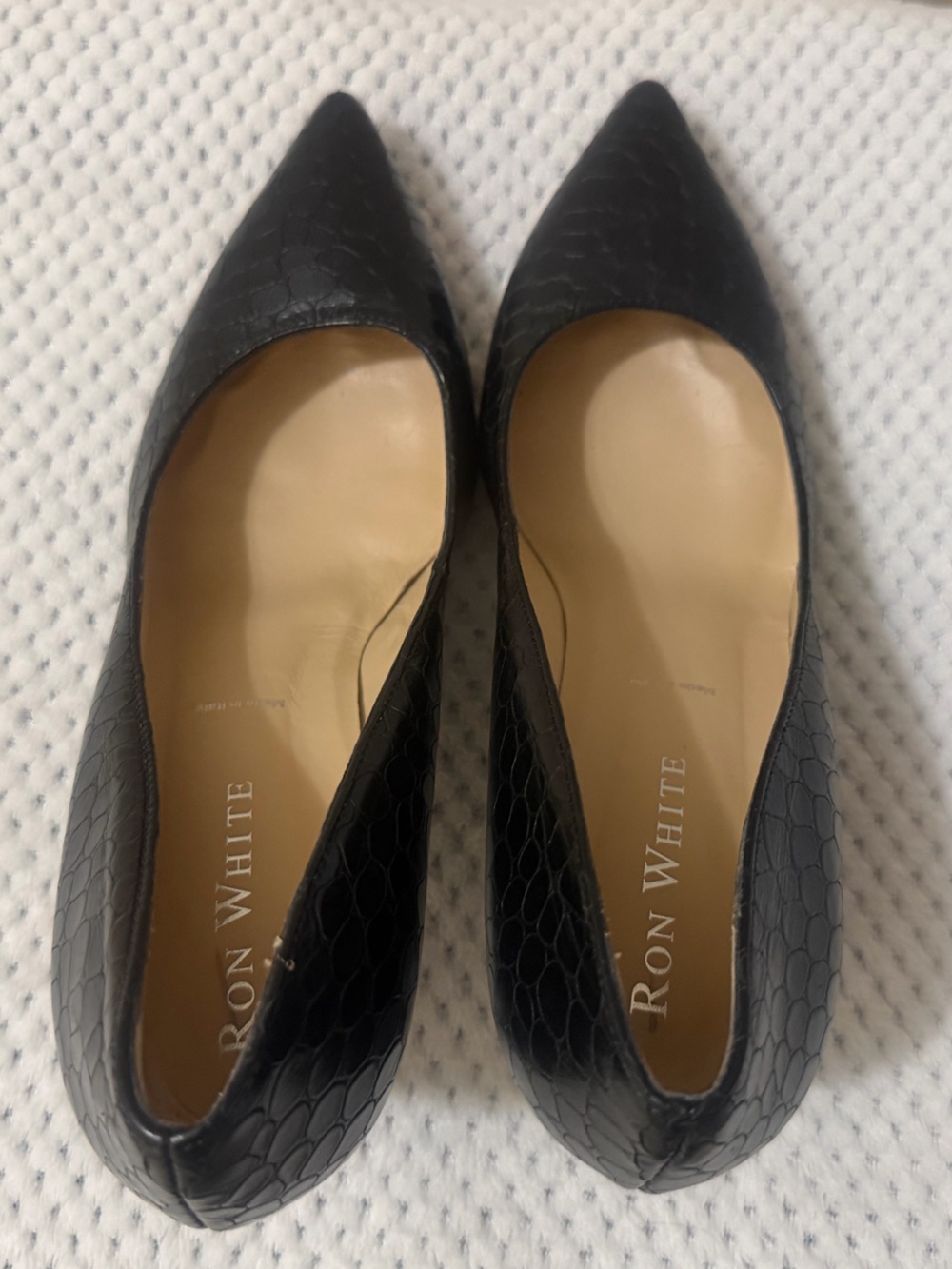 Ron White Women's Black Pointed-Toe Croc Embossed Pumps